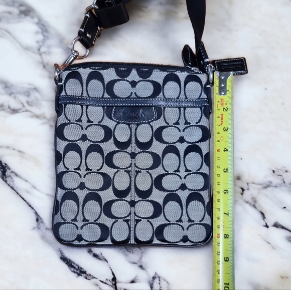 Coach Penelope Signature Swingback Crossbody Purse - Picture 4 of 11